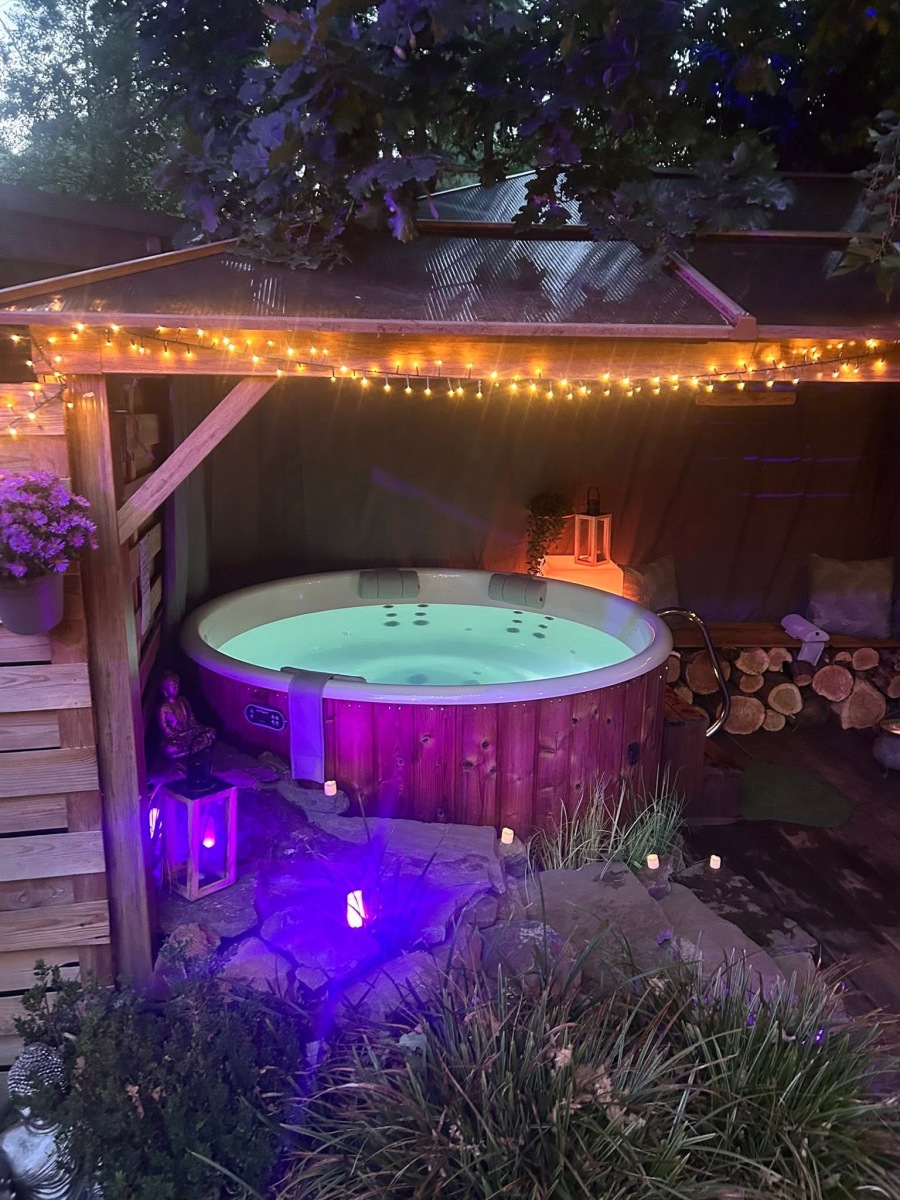 De hottub met lichtjes