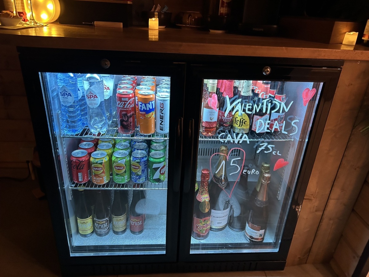 De koelkast met drankjes