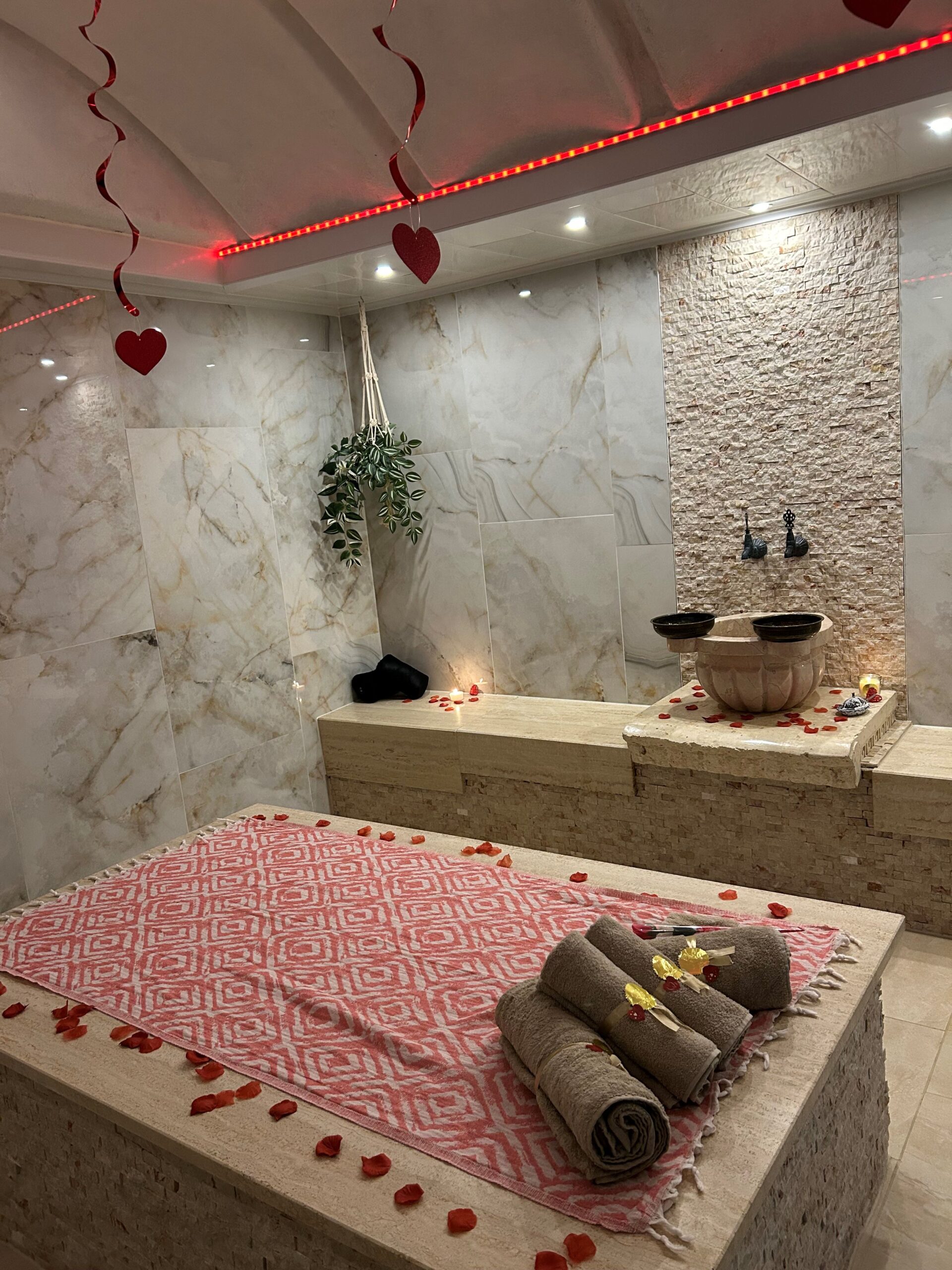 Hamam met kaarsjes en rozenblaadjes